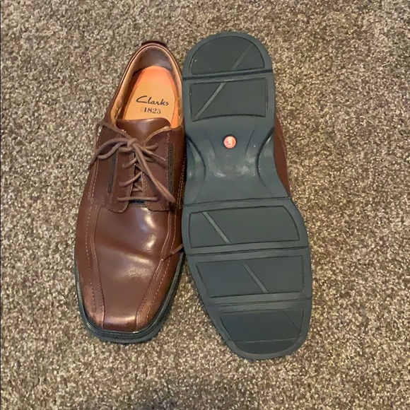 Clark’s dress shoes - Picture 2 of 2